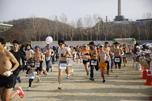 이한치한’알몸으로 화끈하게 2020 새해를 맞이한다.