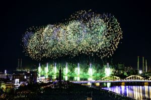 5월 포항의 밤을 낭만적인 불꽃으로 수놓을 포항국제불빛축제 개최