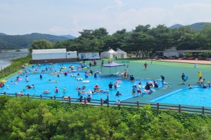 가평군, “자라섬 야외수영장서 무더위 확~ 날리세요” 